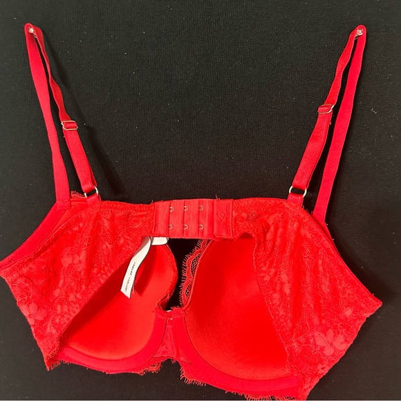 Victoria Secret Red Lace Bra Sz 34DD - Picture 2 of 2